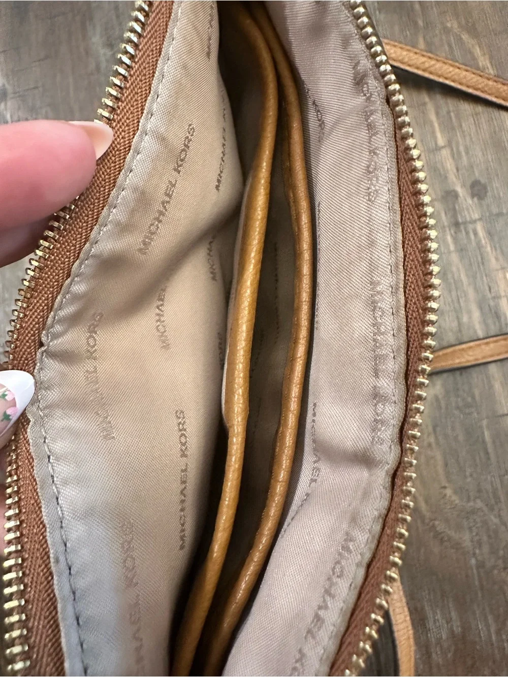 Michael Kors compact pebbled
